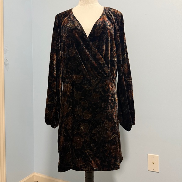 PAIGE Dresses & Skirts - PAIGE Brown Estefani Printed Velvet Wrap Dress Sz L